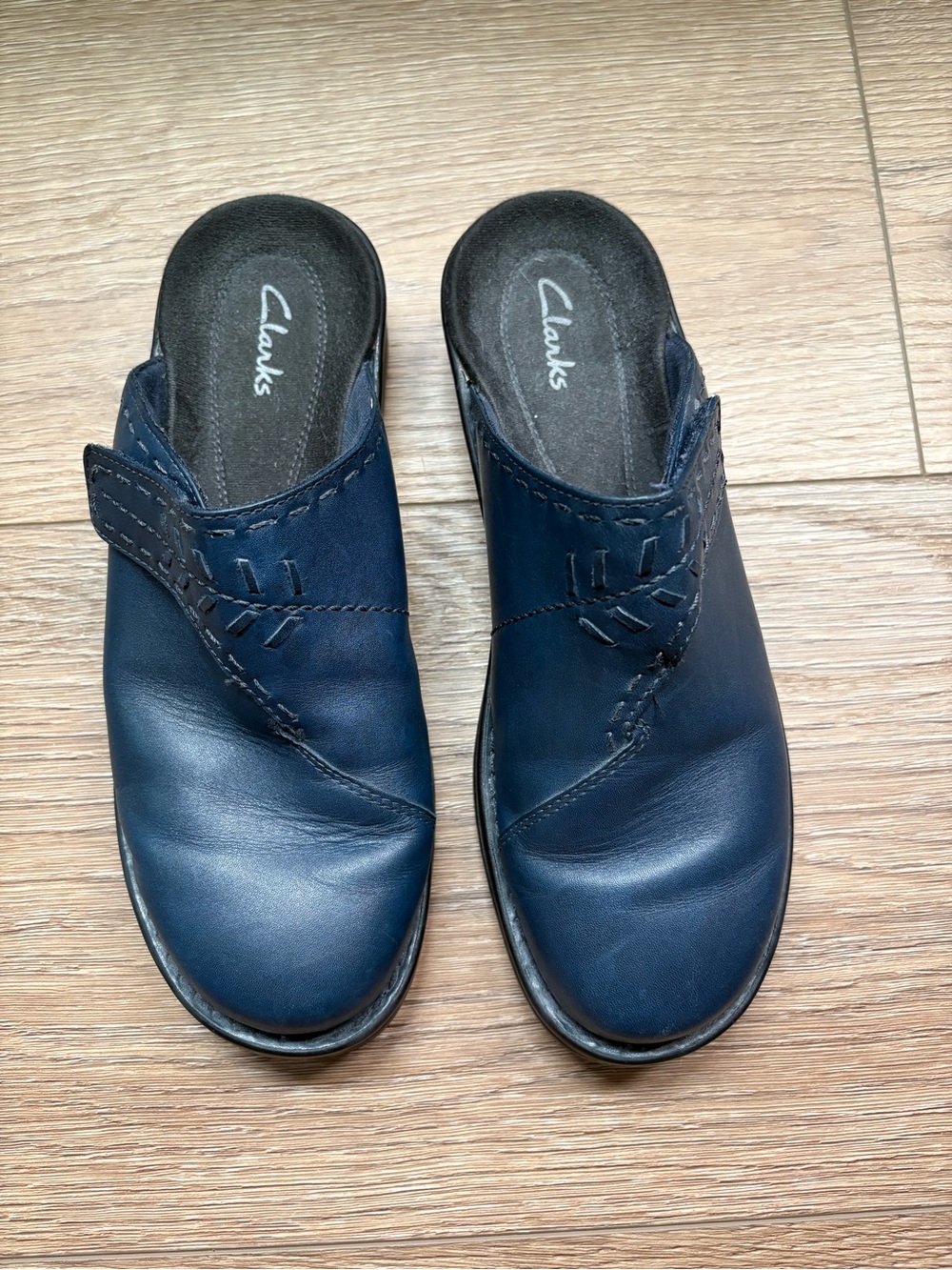 Clarks Women's Navy Blue Leather Clog Mules Comfort Shoe Nursing Art Teacher
